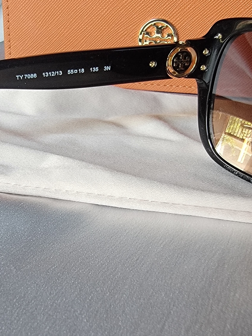 ✨Like New! Tory Burch Dark Brown Sunglasses with Gold Accents - Picture 5 of 5